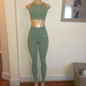 GYMSHARK SPORT BRA AND LEGGINGS SET SIZE XS